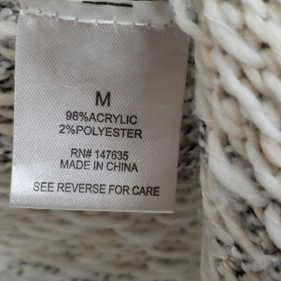 Romeo & Juliet Couture Anthropologie Long Sleeve Open Fringe Sweater Sz M - Picture 6 of 7